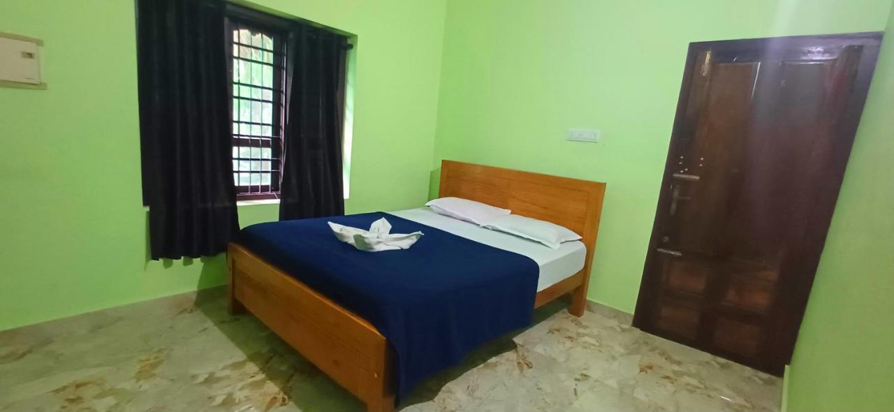 Empire Homestay Kalpetta Esterno foto