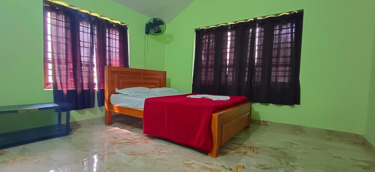 Empire Homestay Kalpetta Esterno foto